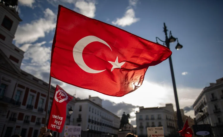 Turkey-protests-Alamy-3A5J9TG Protestors waving a flag at a demonstration against political crackdowns against CHP