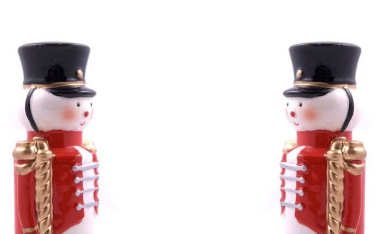 two-toy-soldiers-facing-with-copyspace two-toy-soldiers-facing-with-copyspace