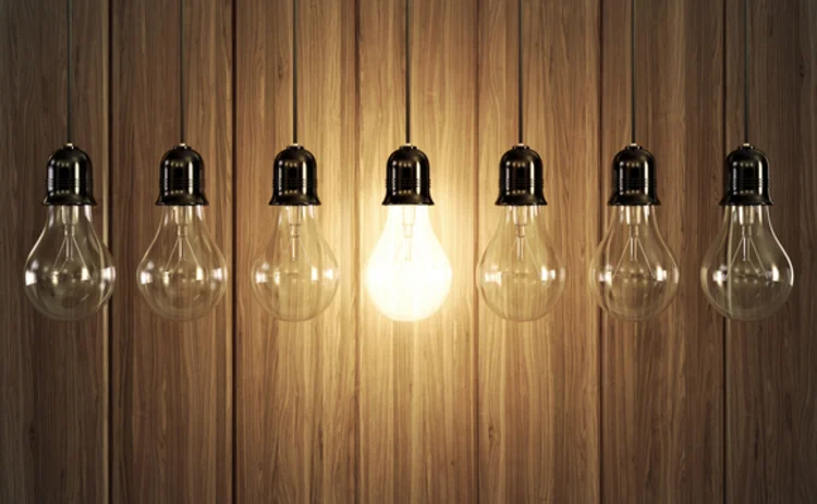 startups-lightbulbs-waters-0814 startups-lightbulbs-waters-0814